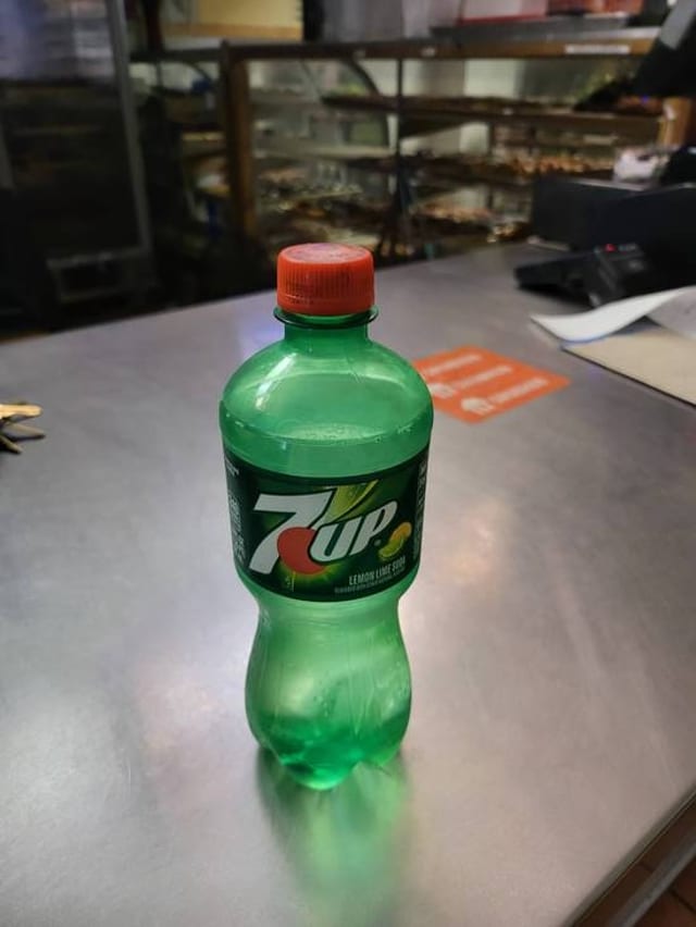 20 OZ 7UP.